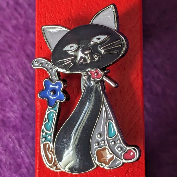 Black Cat and Bright Flowers Brooch - Picture 1 of 2